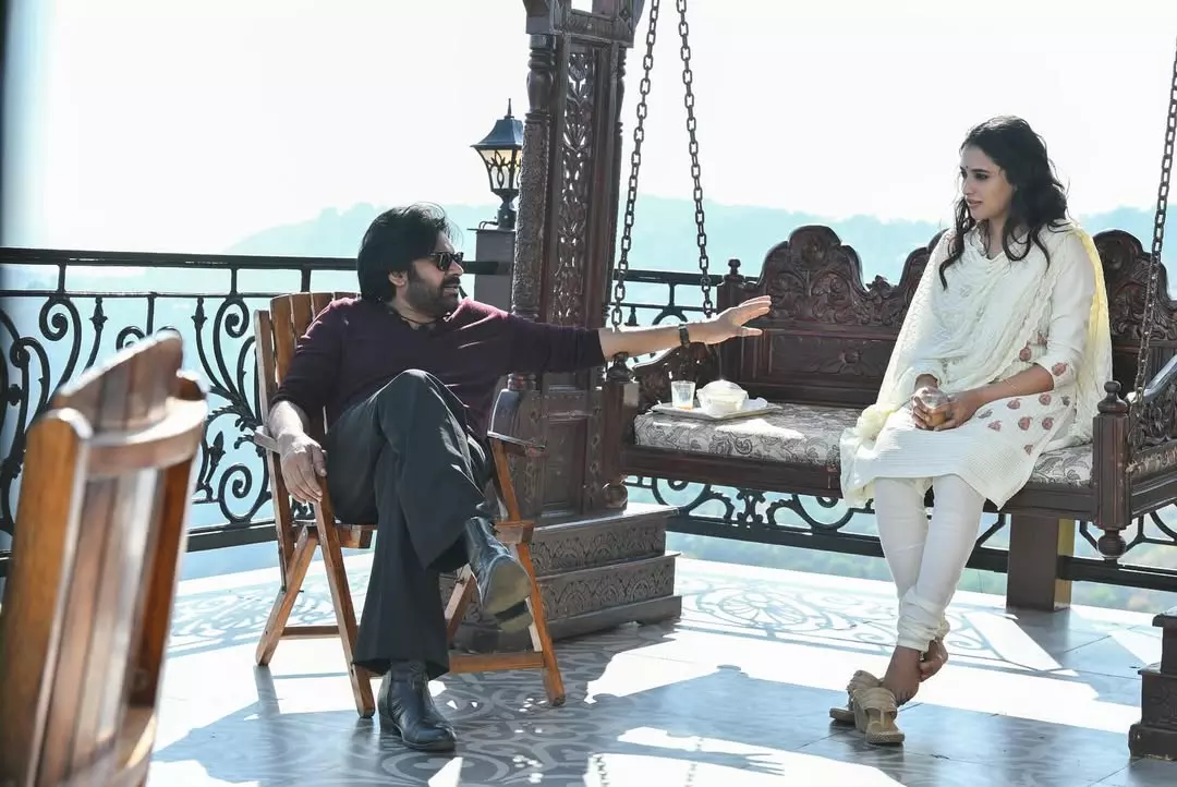 OG సెట్ నుండీ పవన్, ప్రియాంక అన్ సీన్డ్ ఫోటోలు వైరల్.. ఎంత చక్కగా ఉన్నారో?