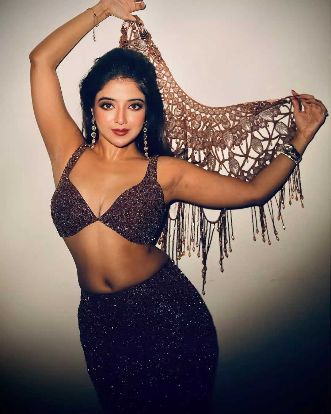 Khushi Dubey: Hooked to the Rhythm, Radiating Glamour