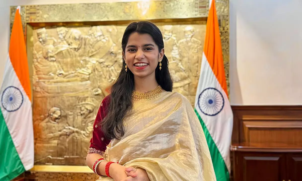 ఎవరీ ఠాకూర్...బీజేపీ కండువా ఆమెకే ఎందుకు ?