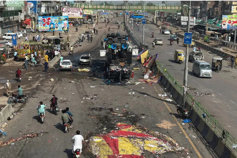 పాక్‌ - అఫ్గాన్‌  సరిహద్దుల్లో ఏమి జరుగుతుంది.. రంగంలోకి రెహమాన్‌..!