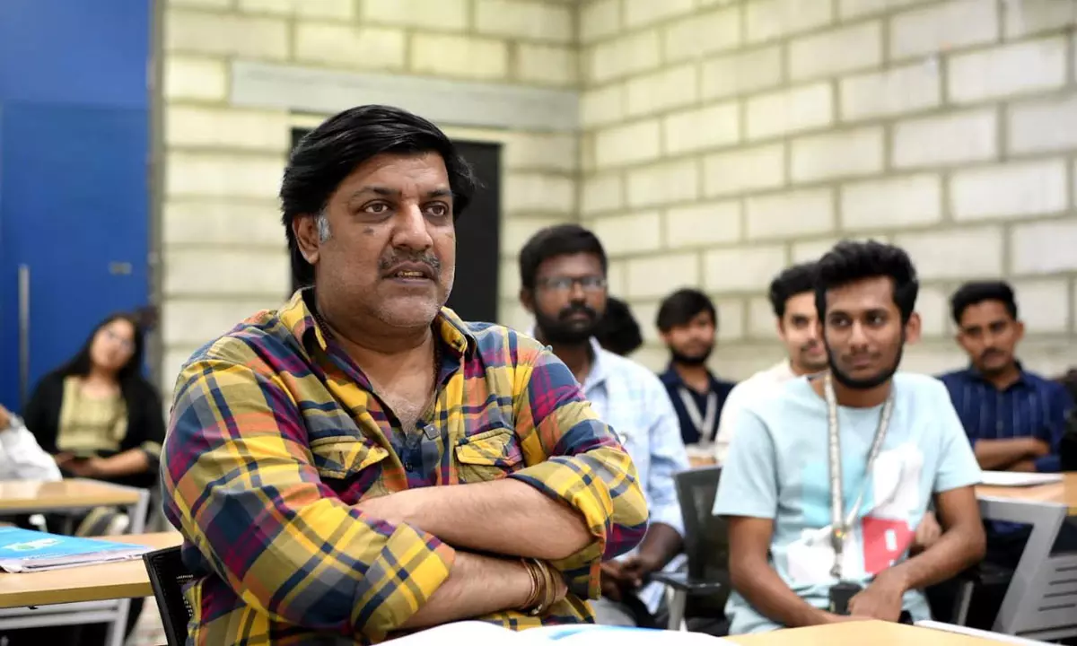 పురాణాల‌ను ఎక్కువ‌గా చ‌ద‌వ‌మంటున్న డైరెక్ట‌ర్