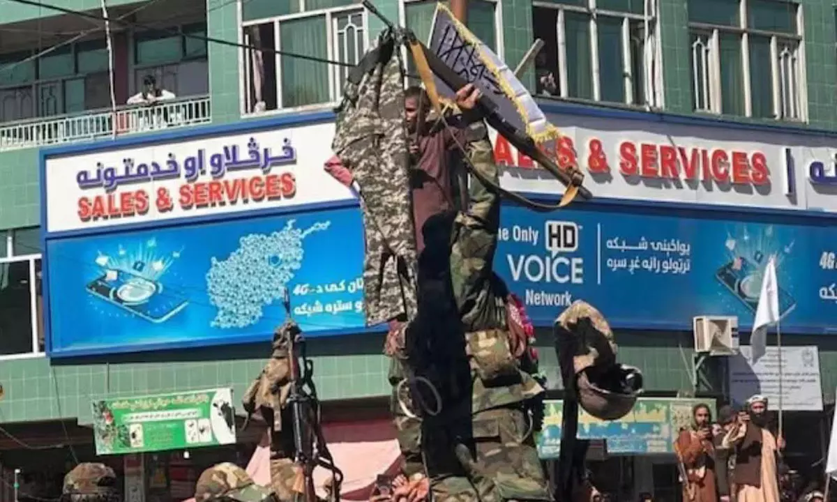 పాక్  సైనికుల ప్యాంటులను వేలాడదీసిన తాలిబన్లు.. తెరపైకి కీలక ప్రతిజ్ఞ!