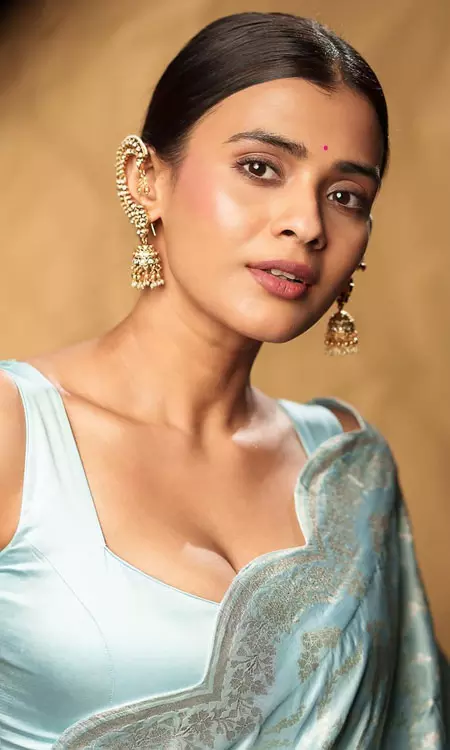 Hebah Patel Graceful Snaps in Blue Saree
