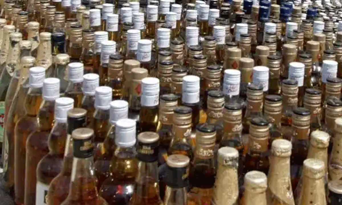 కల్తీ లిక్కర్ ముంచేస్తోంది...మాట్లాడొద్దు !