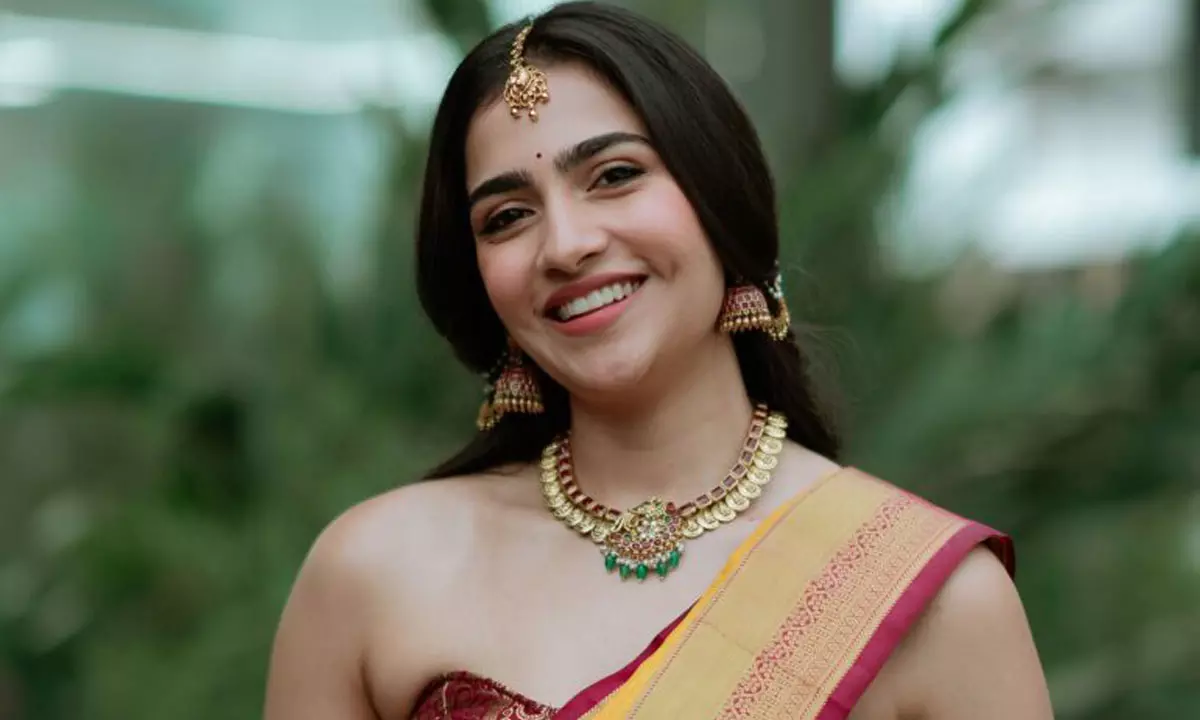 సిల్క్ చీరలో హుందాగా.. అమ్మడి అందానికి ఫిదా!