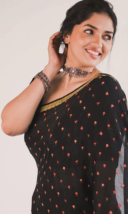 Sunainaa Midnight Blooms and Golden Grace