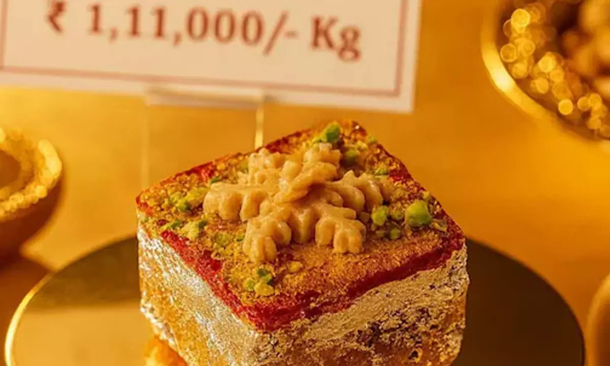 లక్ష రూపాయల దీపావళి స్వీట్: బంగారంతో చేసిన స్వర్ణ ప్రసాదం లక్ష రూపాయల దీపావళి స్వీట్: బంగారంతో చేసిన స్వర్ణ ప్రసాదం