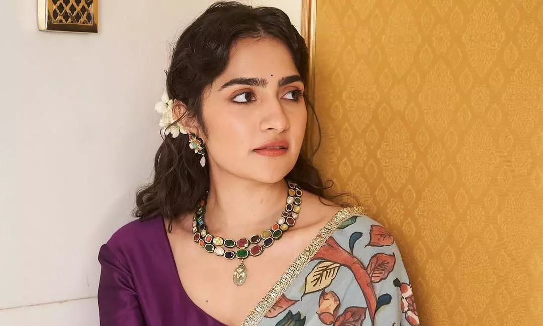 సాంప్రదాయంగా ఆకట్టుకుంటున్న రుక్మిణీ వసంత్!