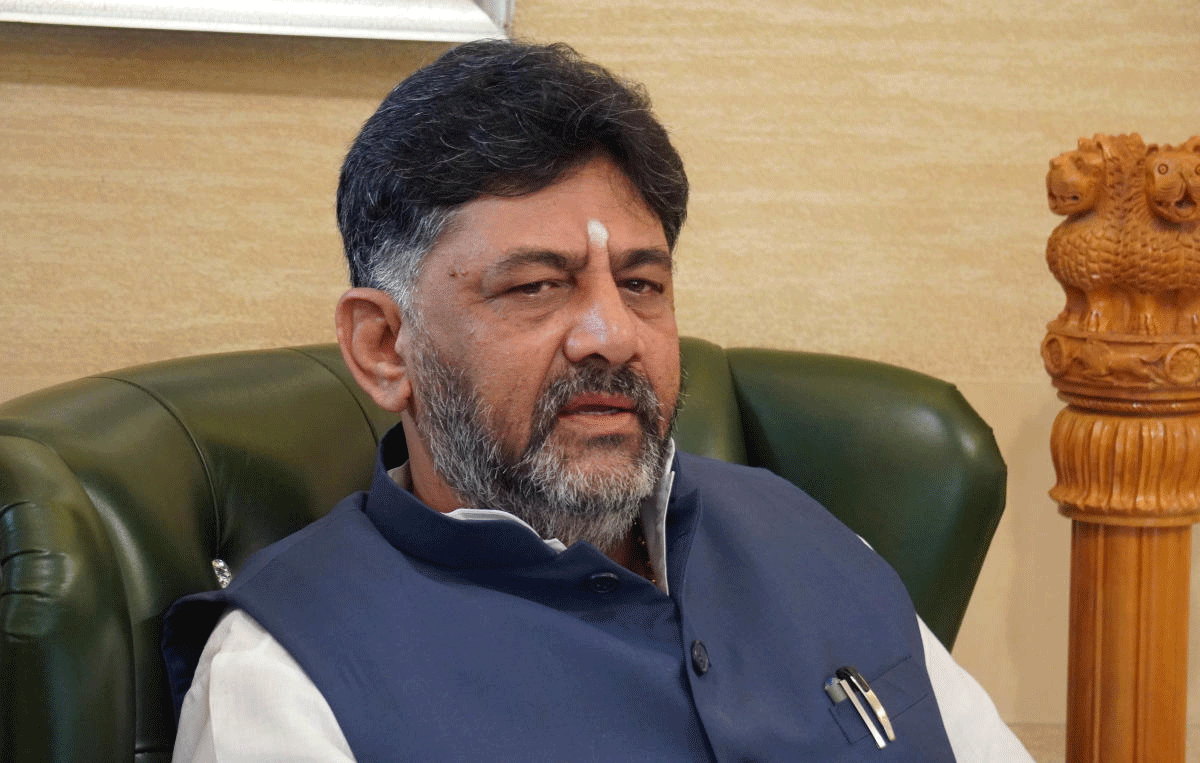 కాంగ్రెస్ డీకేతో వైసీపీ వెరీ క్లోజ్ ఎందుకో ?