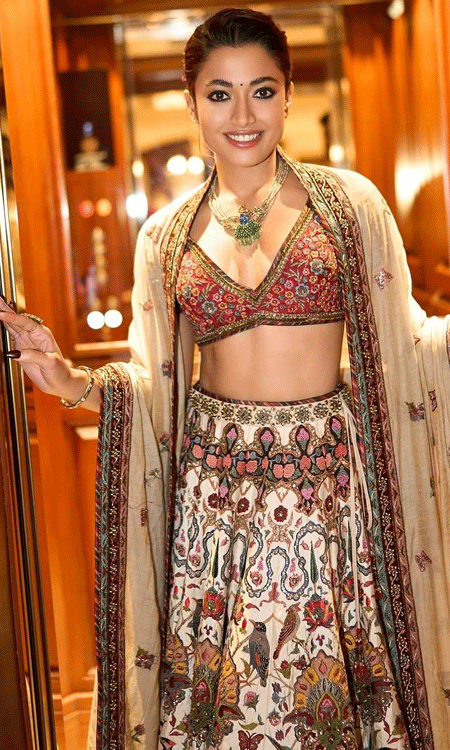 Rashmika Mandanna’s Royal Look in Embroidered Lehenga Sets Hearts Racing!