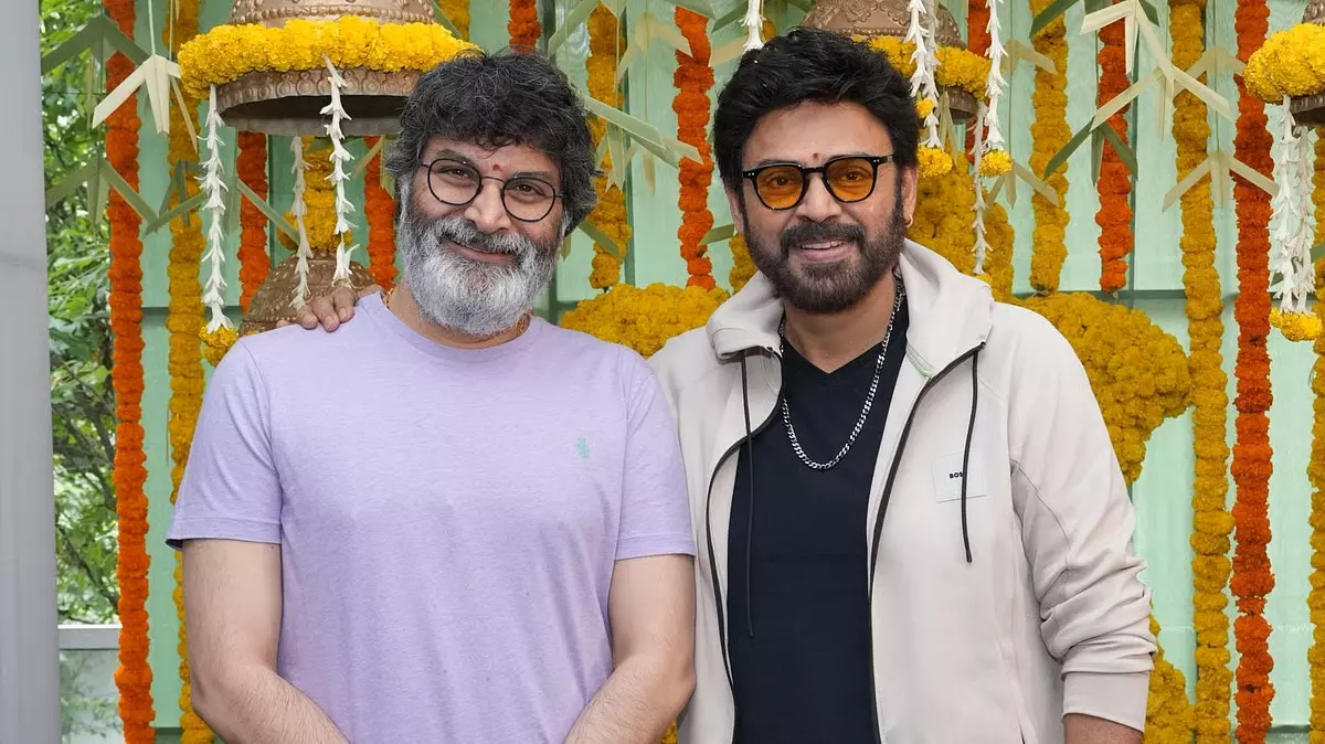 వెంకటేష్ ని అలా చూడగలరా.. గురూజీ ప్లాన్ ఏంటి..? వెంకటేష్ ని అలా చూడగలరా.. గురూజీ ప్లాన్ ఏంటి..?