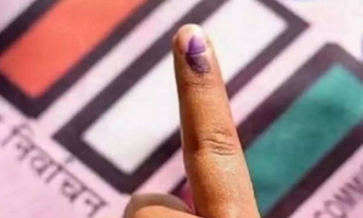 జూబ్లీహిల్స్ ఉపఎన్నిక : కుక్కర్-లిక్కర్.. ఇప్పుడిదే ట్రెండ్ జూబ్లీహిల్స్ ఉపఎన్నిక : కుక్కర్-లిక్కర్.. ఇప్పుడిదే ట్రెండ్