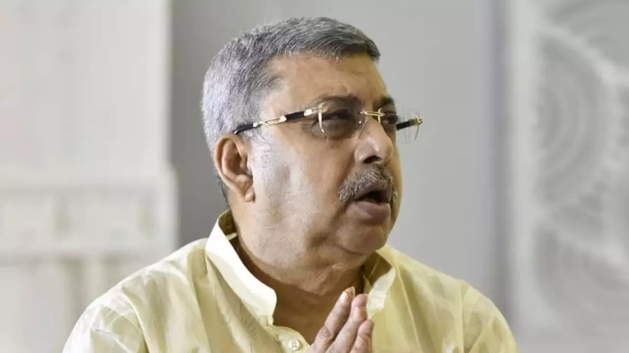 ఏకంగా ఎంపీకే 56 లక్షలు పంగనామాలు పెట్టారు.. ఏం జాదుగాళ్లురా బాబు