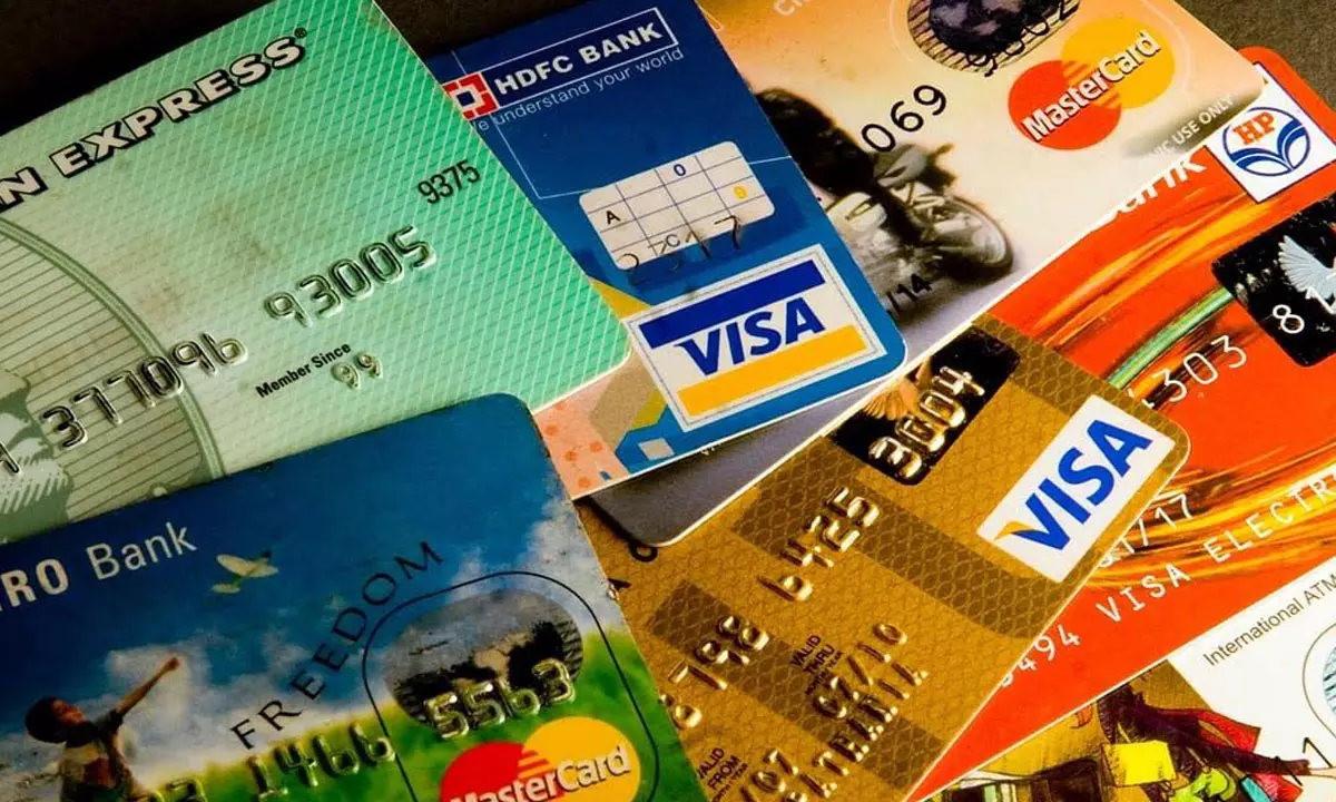 ఒకే నెలలో ₹2.17 లక్షల కోట్లు క్రెడిట్‌ కార్డ్‌లతో గీకేశారు!