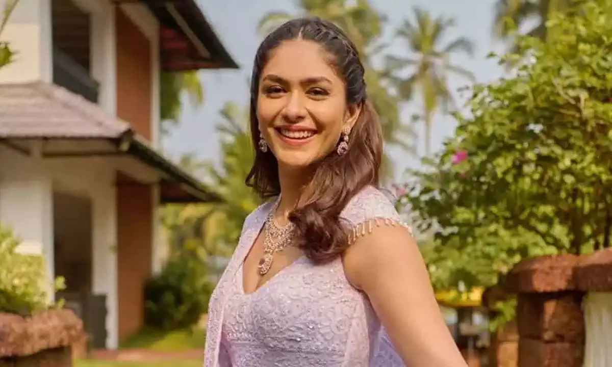 మృణాల్ చేతిలో అదొక్కటే.. రీజన్స్ ఏంటి..?