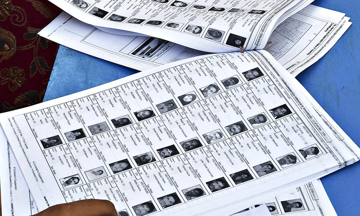 ఏపీలో 50-60 ల‌క్ష‌ల ఓట్ల‌కు క‌త్తెర‌...!