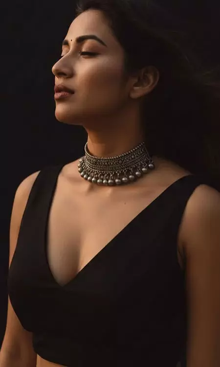 Inaya Sulthana: Timeless Beauty and Radiant Glow