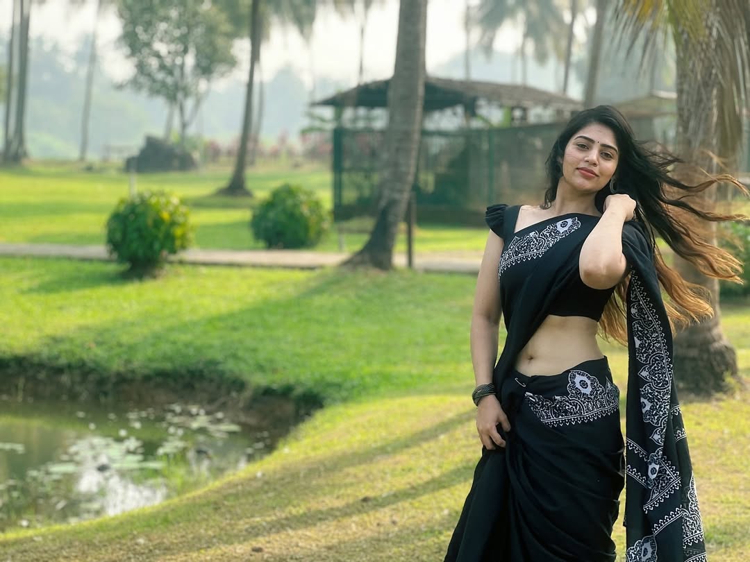 Bandhavi Sridhar: Black Saree Serenity in Natures Embrace