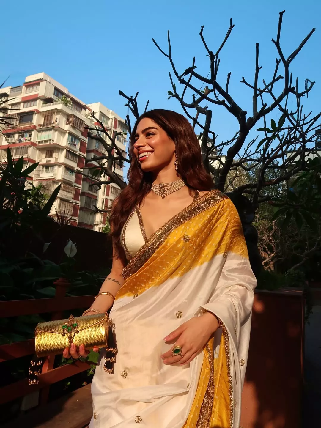 Khushi Kapoor Brings Sunshine to Traditional Style