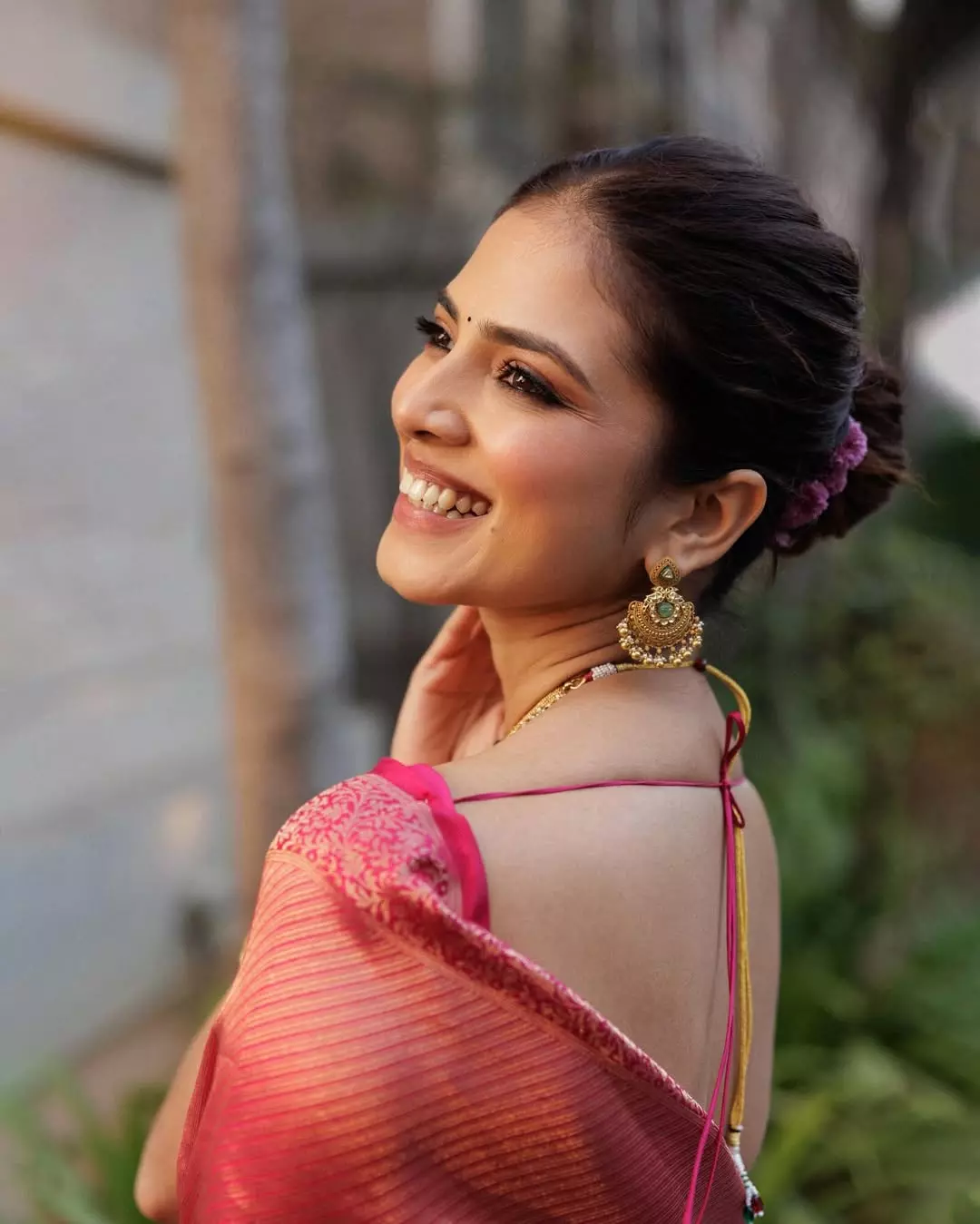 Malavika Mohanan Stuns in Pink Handloom Saree, Celebrates Love for Tradition