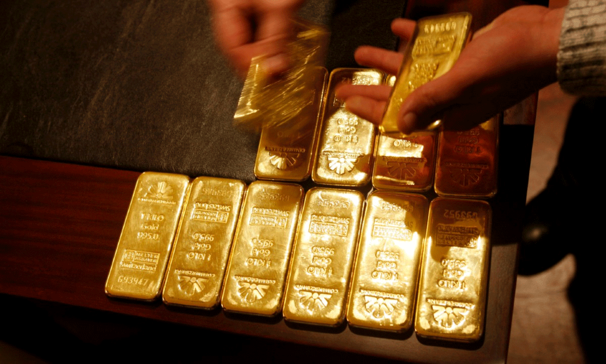 చుక్కలు చూపిస్తున్న బంగారం ధరలు.. కొనడం సంగతేమో కానీ.. వీరికి బ్రతుకే భారమవుతోందా?