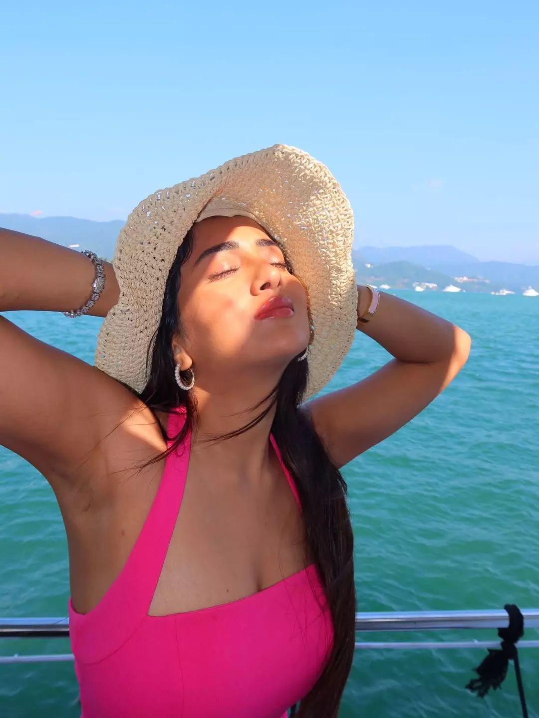 Sun-Kissed & Stunning Rashi Singh’s Summer Glow