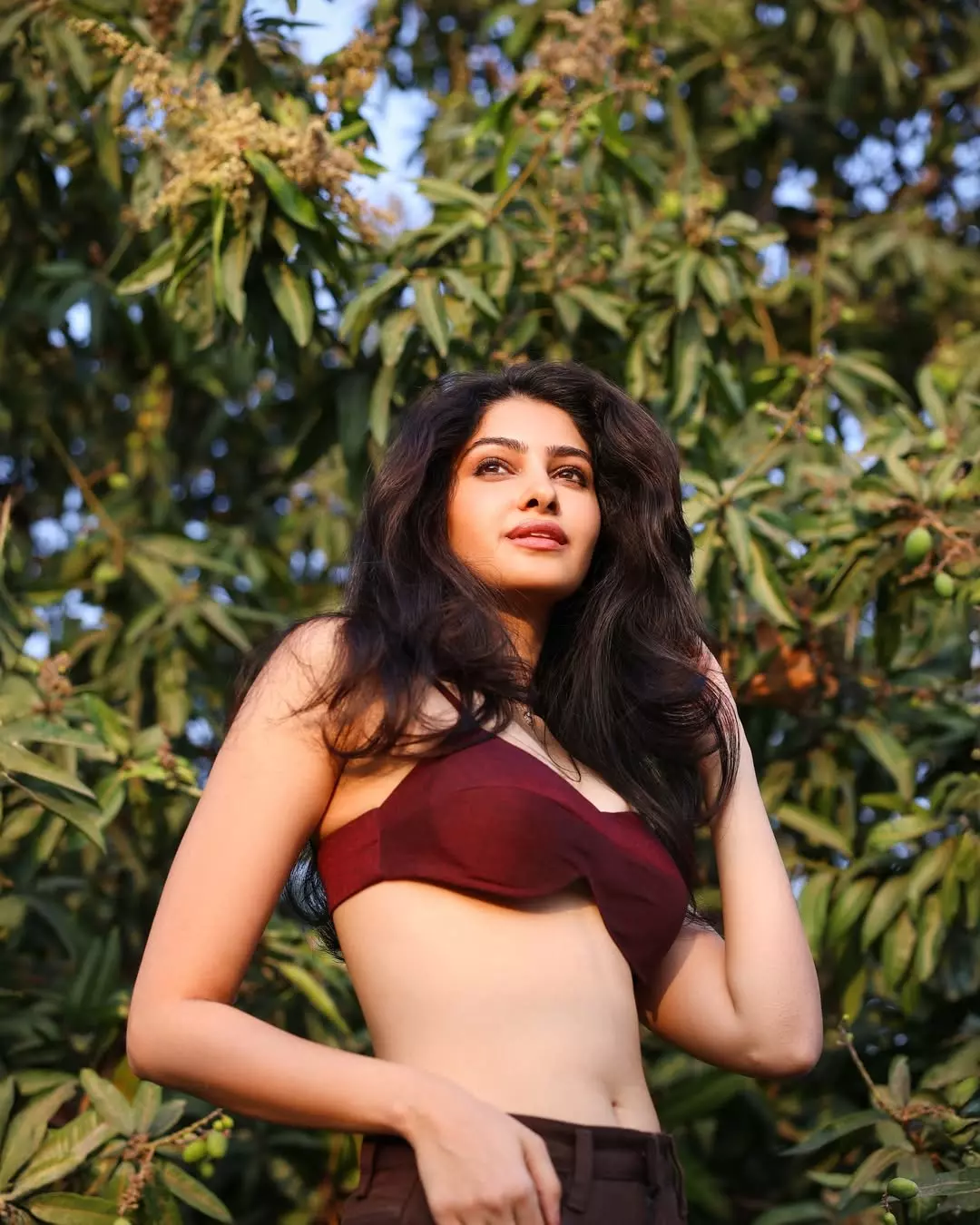 Couple Friendly Actress Manasas Captivating Outdoor Charm