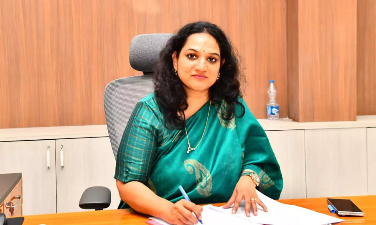 మిస్ కావొద్దు: శేఖర్ కమ్ముల రీల్ స్టోరీలా సీఎంసీ తొలి కమిషనర్ రియల్ లవ్ స్టోరీ