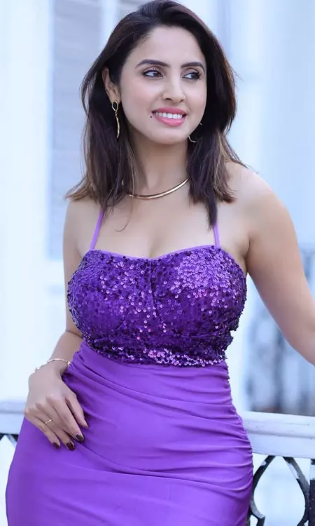 Priyanka Kholgades Stylish Brinjal Look Steals the Spotlight