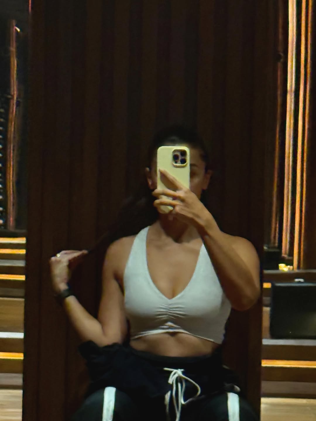 Alia Bhatt’s Glamorous Mirror Selfie Breaks the Internet Ahead of Her Big 2026 Releases