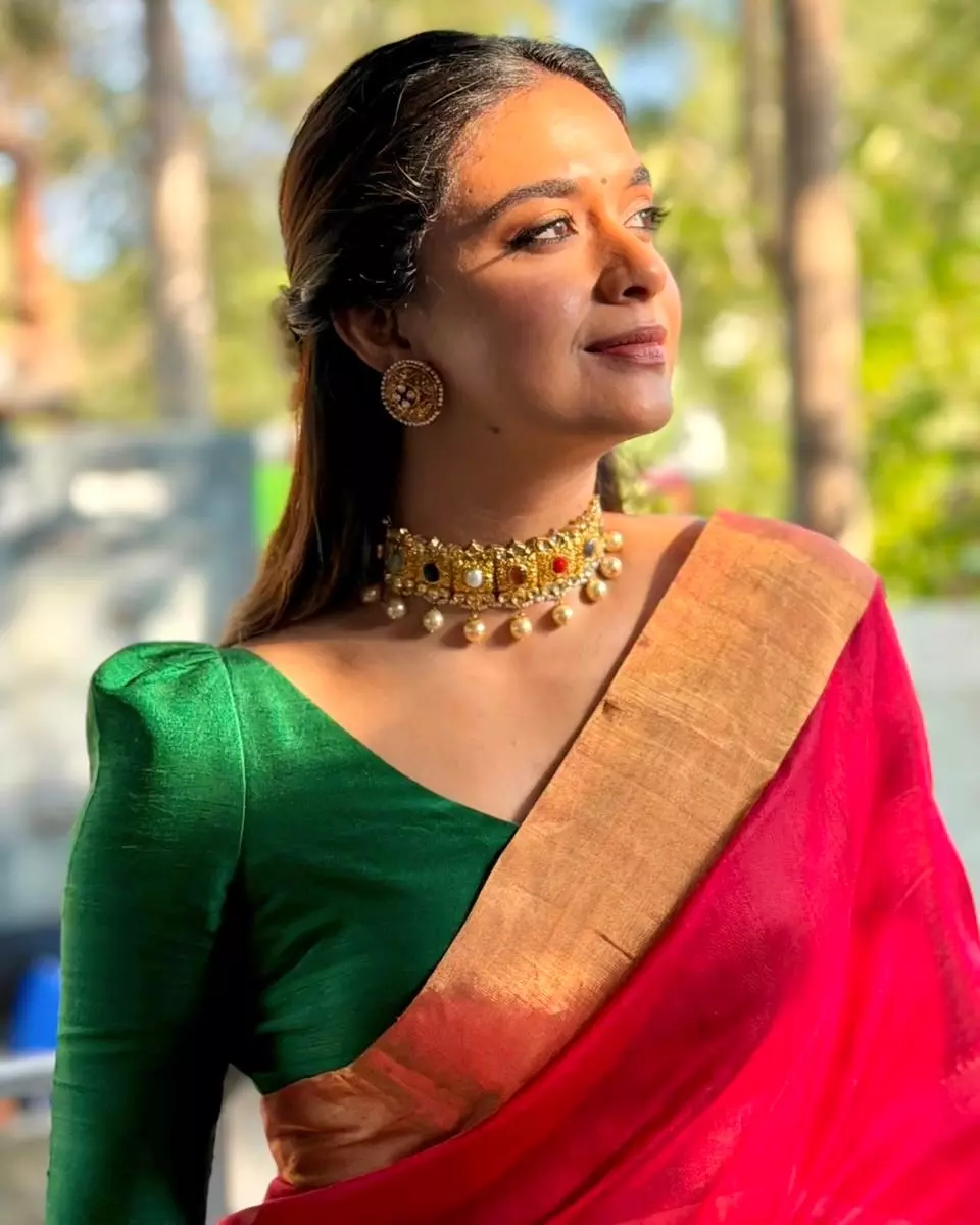 All About Yesterday: Keerthys Timeless Saree Elegance