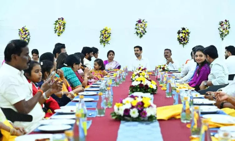 ఆత్మీయ విందు వెనుక అస‌లు ఫార్ములా ఇదే.. !