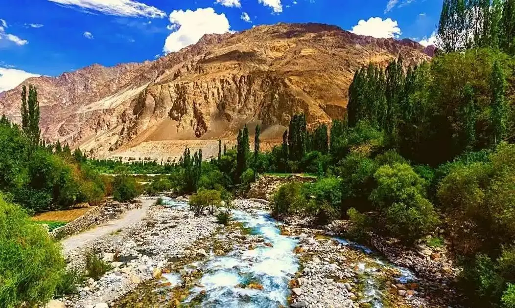 ఒకప్పుడు పాక్.. ఇప్పుడు భారత్ లో ఈ గ్రామం గురించి తలుసుకుంటే షాక్ అవుతారు..