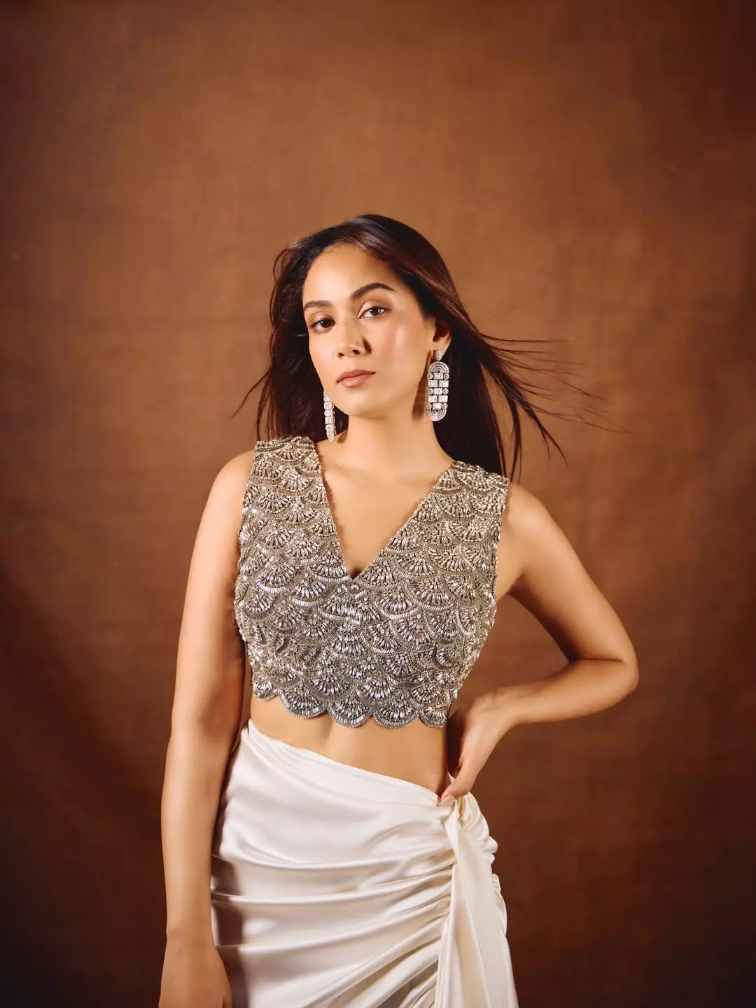 Mira Kapoor Radiates Regal Elegance in Contemporary Glam