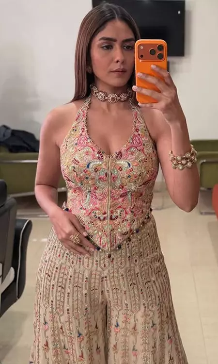 Mrunal Thakur Embraces Regal Glam in a Stunning Ethnic Look