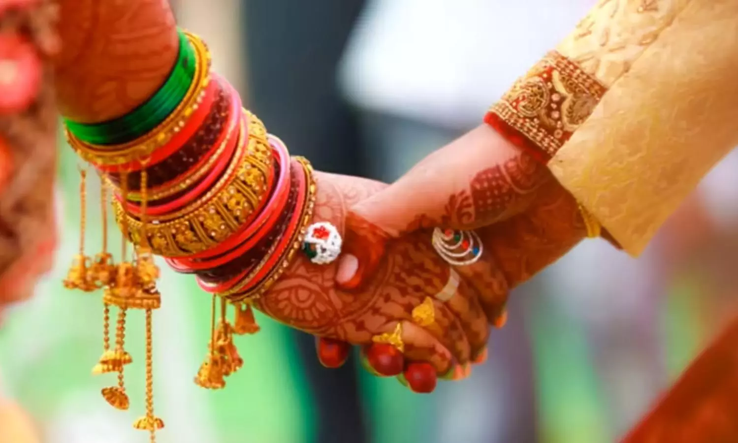 పెళ్ళిళ్ళోయ్ పెళ్ళిళ్ళు...సందళ్ళే సందళ్ళు