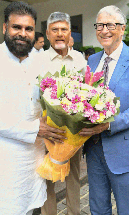 Bill Gates Welcomed by Chandrababu Naidu in Amaravati