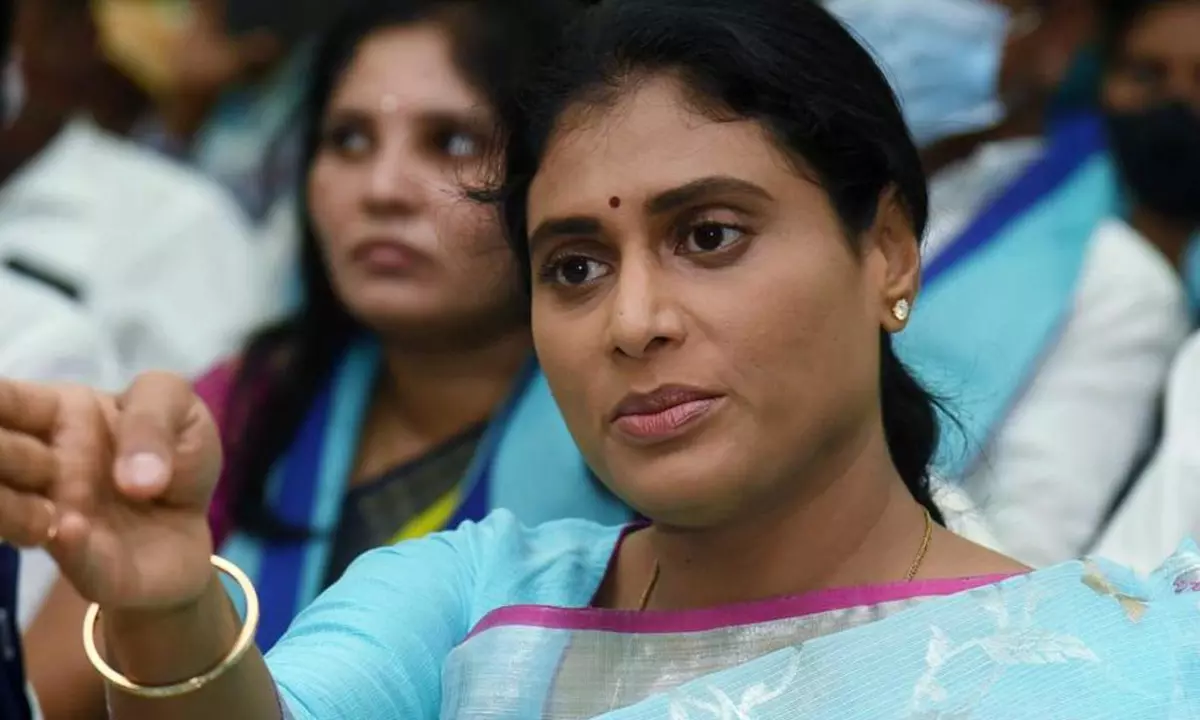 కాంగ్రెస్ వదిలేసింది.. ష‌ర్మిలే ప‌ట్టుకున్నారు.. !