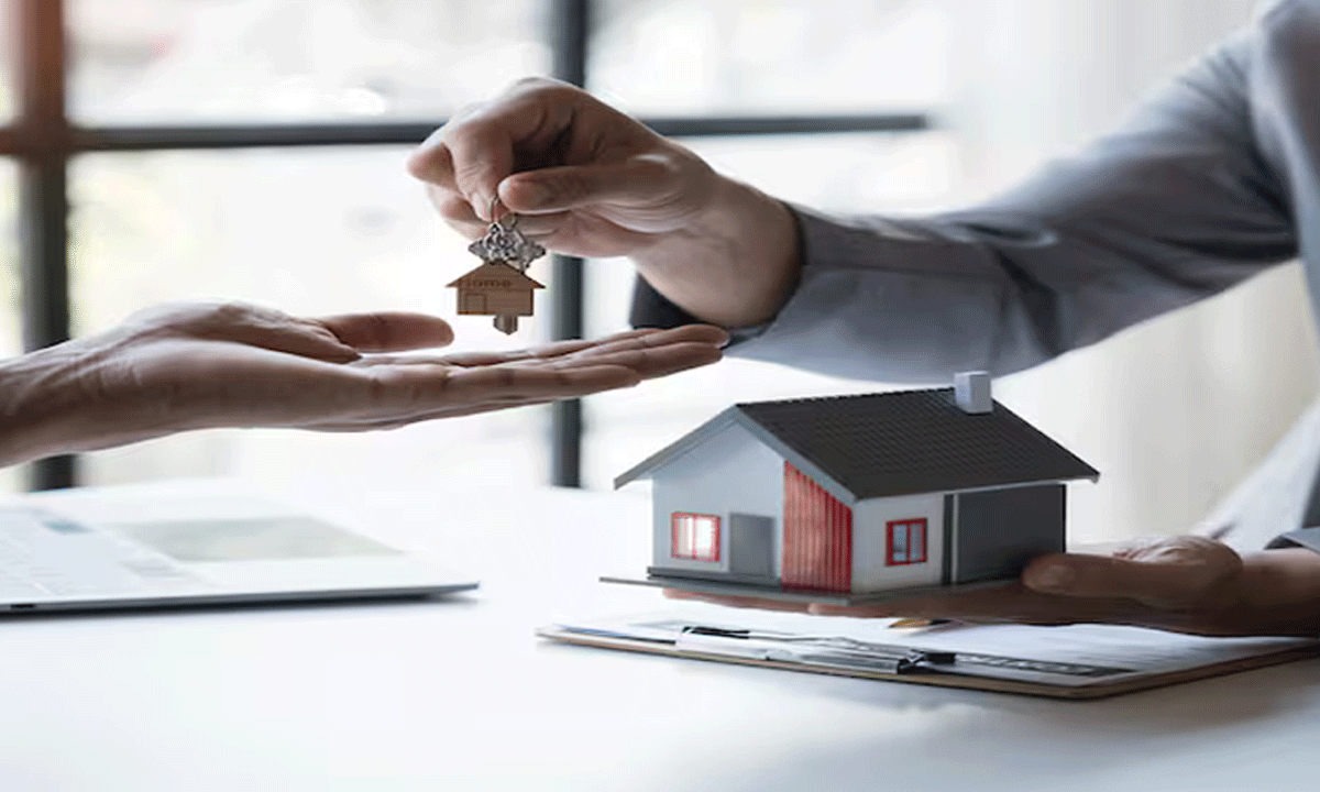 సొంత ఇంటి కల.. స్టాక్ మార్కెట్ పెట్టుబడులు.. యువత రెండు దారులు