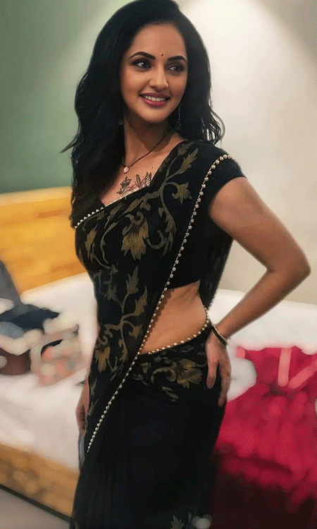 Jyoti Poorvaj’s Timeless Elegance in Black