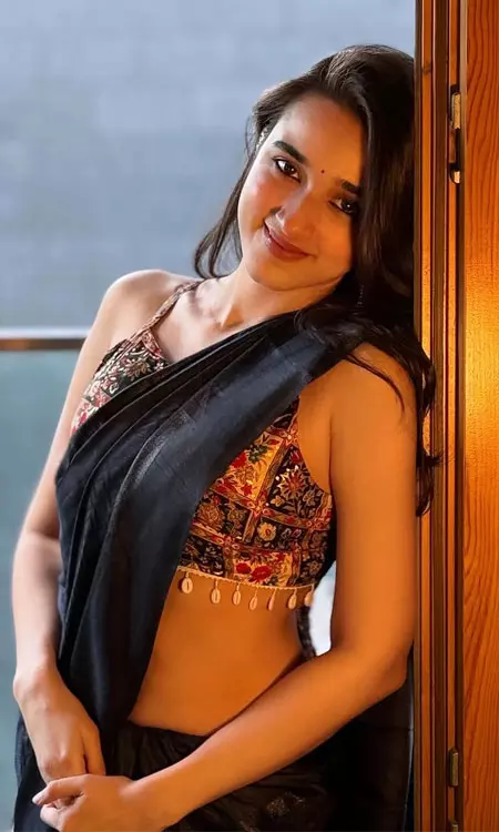 Nuveksha Deep Green Silk Saree with Red Blouse