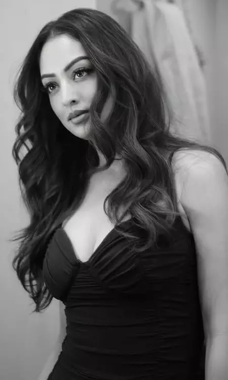 Sandeepa Dhar’s Monochrome Magic: A Timeless Vision of Grace