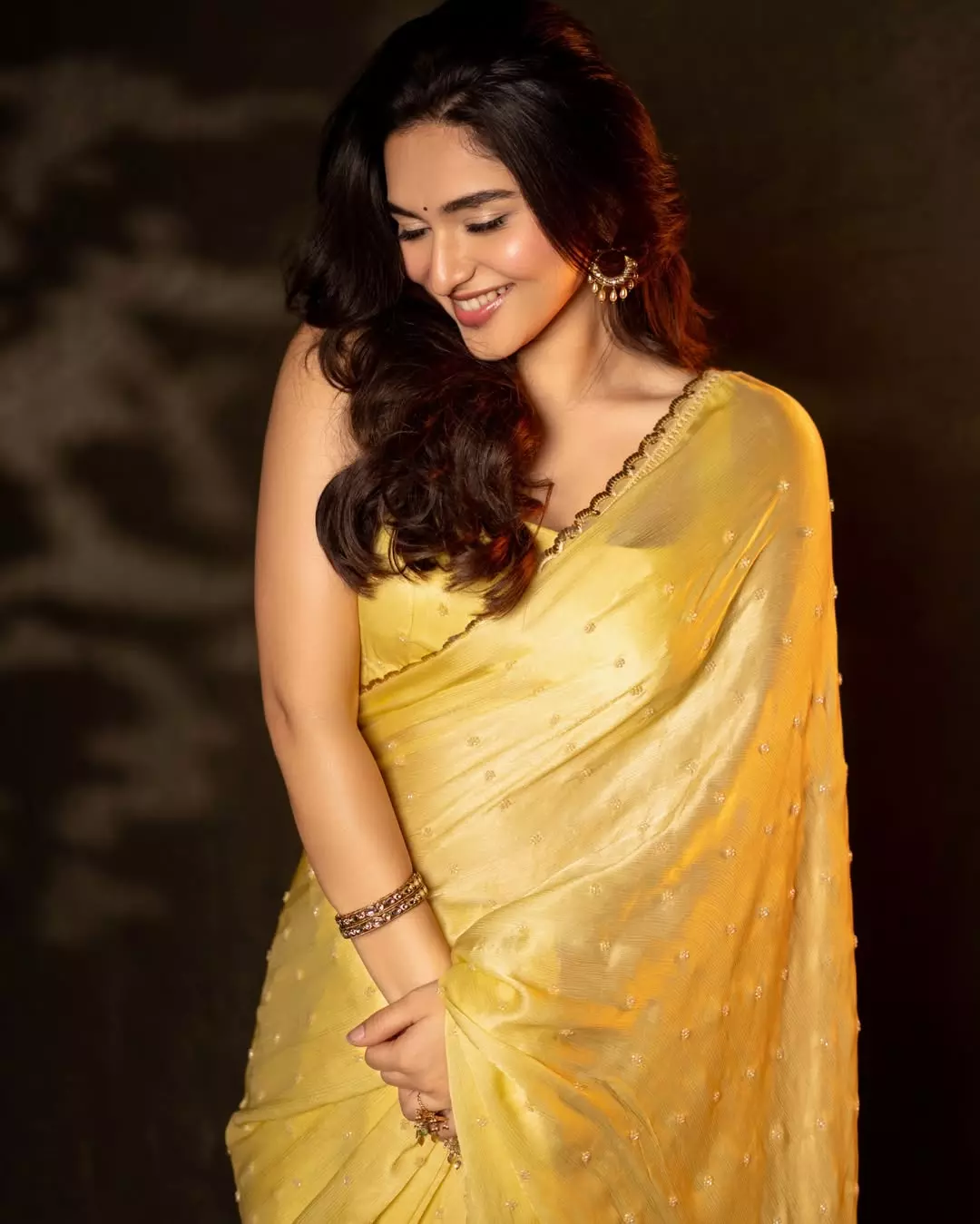 Kayadu Lohar Redefines Elegance in Ethnic Charm