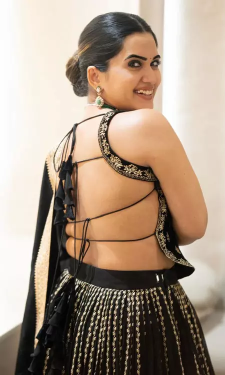 Sravanthi Chokarapu Stuns in Black Lehenga