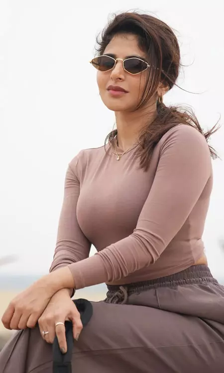 Iswarya Menon’s Breezy Seaside Outfit