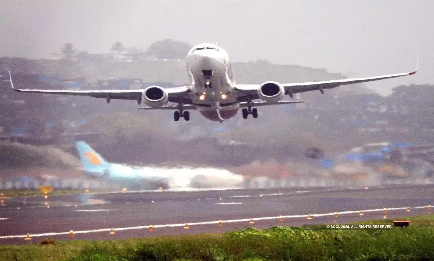 విమానంలో అల్లరి చేస్తే నో ఫ్లై.. DGCA కఠిన రూల్స్!