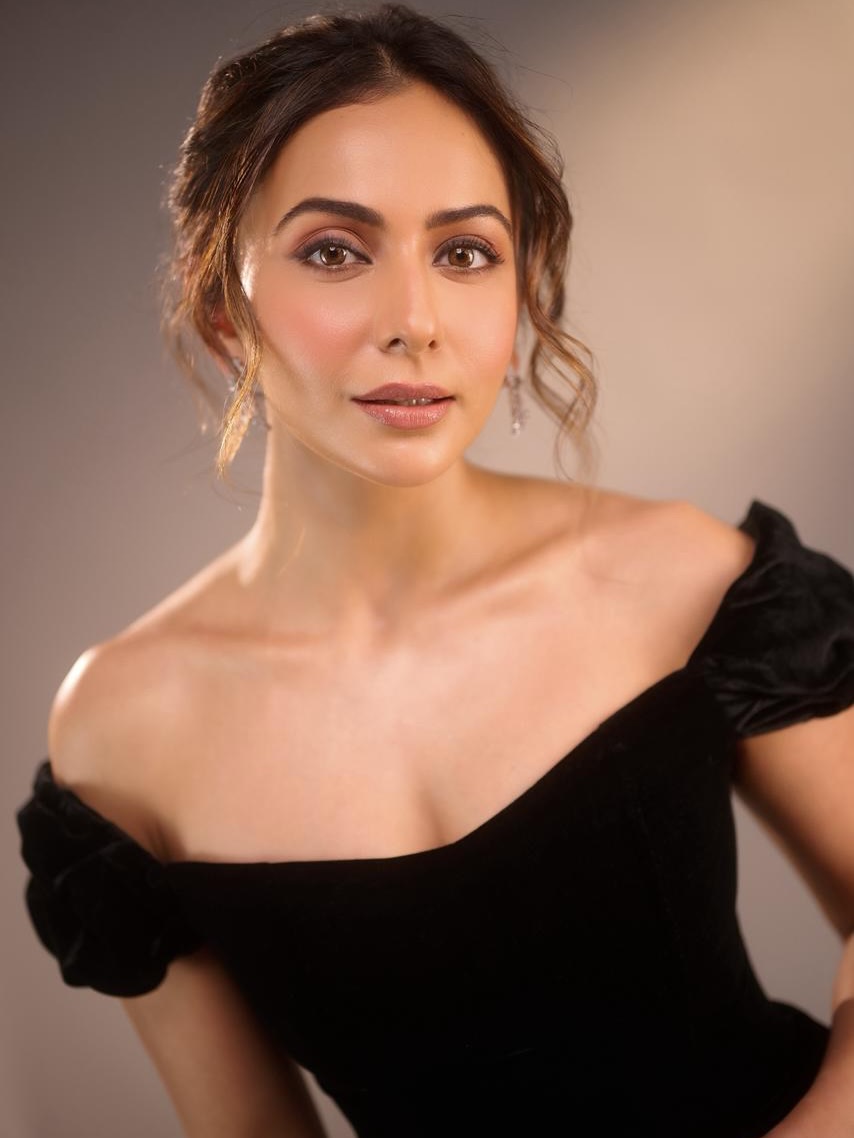 Rakul Preet Singh Stuns in Black Off-Shoulder Gown at Iconic Gold Awards