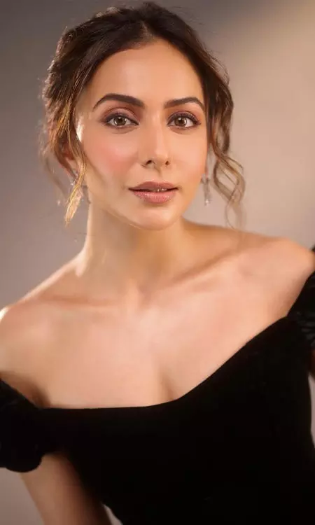 Rakul Preet Singh Stuns in Black Off-Shoulder Gown at Iconic Gold Awards