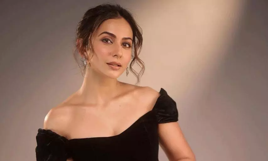 పిక్‌టాక్‌ : బ్లాక్‌ అండ్‌ రెడ్‌లో డిస్నీ ప్రిన్సెస్‌