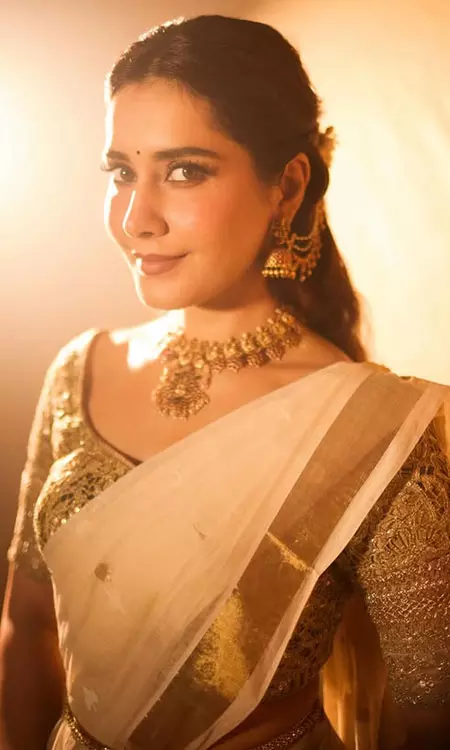 Raashii Khanna Glows in Timeless Traditional Splendour